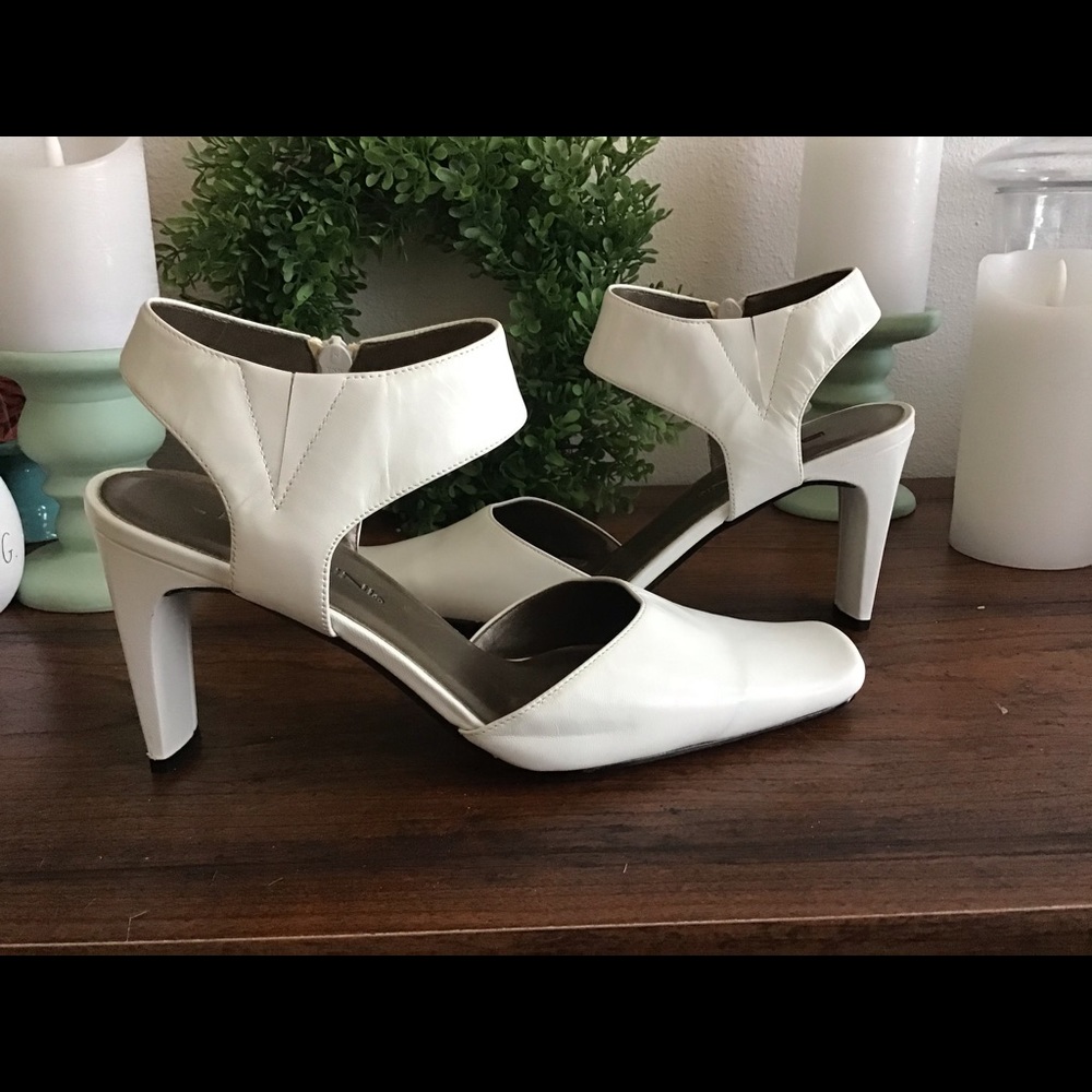Bellini white leather heels size 9